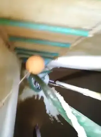 تنظيف الخزان من فتحته العلوية