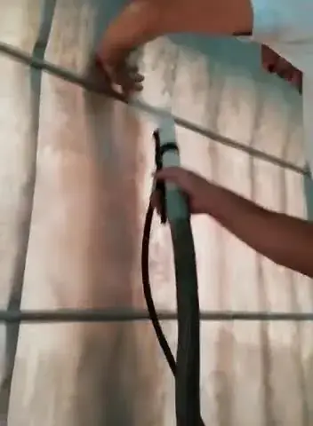 تنظيف ستائر المجلس في مكانها دون فكها