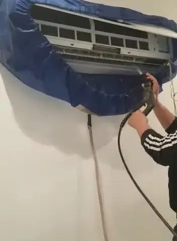 غسيل الوحدة الداخلية لمكيف سبليت بالضغط