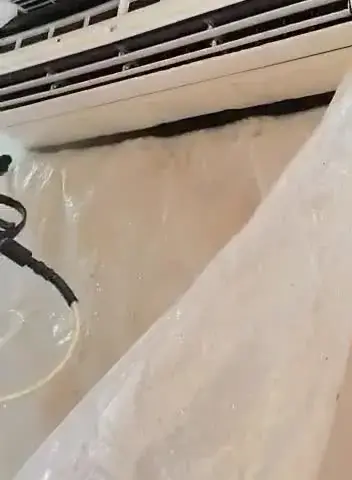 غسيل زعانف مكيف سبليت بعد فتح غطائه