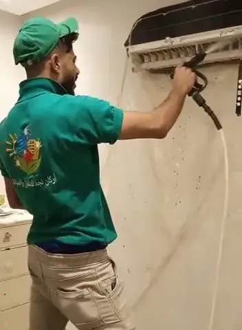 غسيل مكيف سبليت جداري بالمضخة والكيس