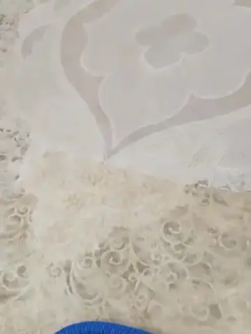 تنظيف سجادة بيج بنقش دانتيل